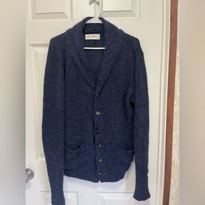 Blue Wool Sweater made of 100% Shetland sheep’s wool.